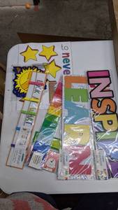 lot 62129 image: Misc Classroom Decor