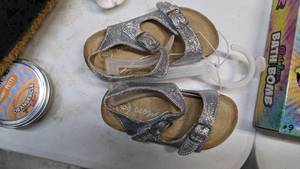 lot 62092 image: Cat and Jacks size 6 girl sandals