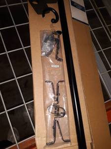lot 59668 image: 1 curtain rod
