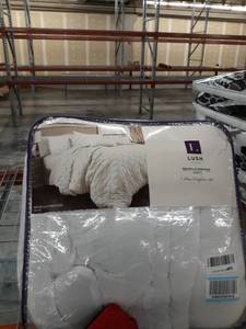 lot 65436 image: Lush Decor 5 piece king comforter set