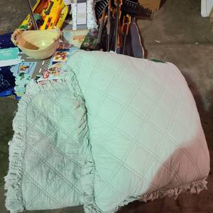 lot 55839 image: Queen Coverlet and 2 Matching pillows Threshold