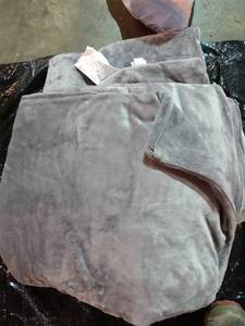 lot 68186 image: Oversized Weighted Blanket