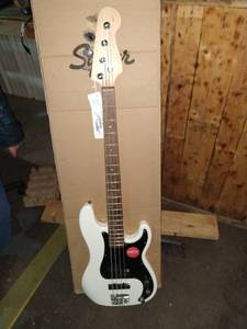 lot 68190 image: Squier Affinity Precision Bass PJ Olympic White