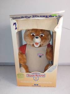 lot 1330 image: 1985 Teddy Ruxpin With Box