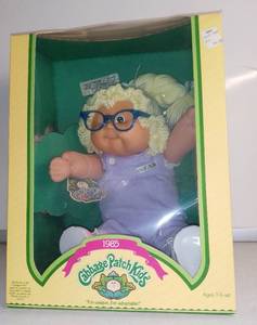 lot 1332 image: Vintage 1985 Cabbage Patch Kids Doll Susanna Lauren
