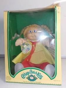lot 1333 image: 1983 Cabbage Patch Kids Doll in Box - Claudine Justina