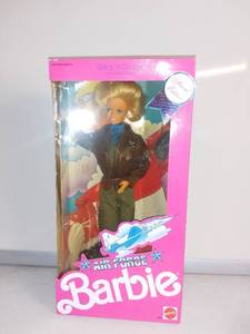 lot 4915 image: 1990 Air Force Barbie