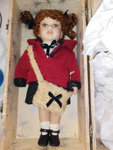 lot 4949 image: Beautiful Porcelain Doll With Its Own Decorated Wooden Carrying Case