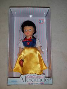 lot 4967 image: Madame Alexander Storybook Snow White Mini Doll 5 In Box
