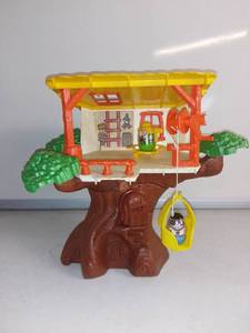 lot 4970 image: Vintage Hasbro Weebles Tree House They Wobble But They Dont Fall Down