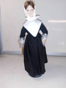 lot 4975 image: Franklin Heirloom Porcelain Doll With Stand