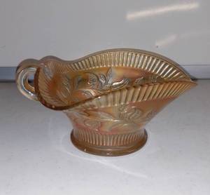 lot 4978 image: Antique Carnival Glass SauceGravy Boat