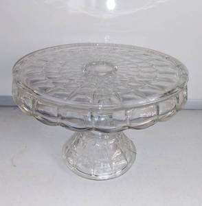 lot 4980 image: Pretty Pressed Glass Pedestal Cake Stand