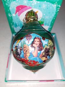lot 4981 image: Very Cool Wizard Of Oz Christmas Tree Ornament
