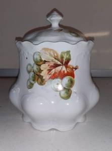lot 4982 image: Vintage Hand Painted Biscuit Jar