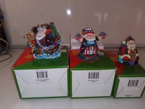 lot 4986 image: Lot Of 3 Crinkle Claus Figurines