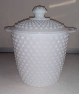 lot 4989 image: Vintage Hobnail Milk Glass Cookie JarIce Bucket With Lid