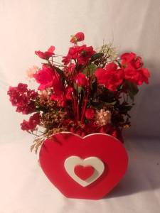 lot 5986 image: Wooden Valentines Vase with Plastic Flowers