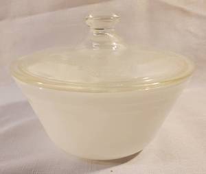 lot 5989 image: Federal white Bowl with Etching. Topped with a GLASBAKE LID#208