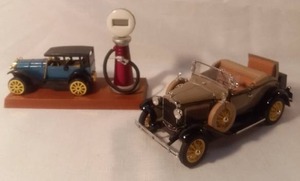 lot 5995 image: Lot of 2 Diecast Models 1931 Ford Model A and Mercedes SS 1928