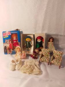 lot 5997 image: Lot of 7 Dolls with some Various Doll Accessories