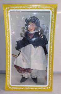 lot 6978 image: Vintage Effanbee Wicked Witch 7111
