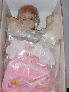 lot 6994 image: Indigo Bunting Dominique Doll In Box