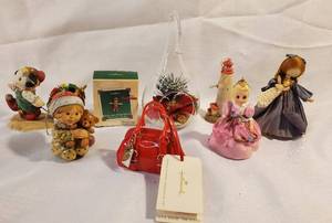 lot 7954 image: Lot of 8 Christmas Collectibles and Ornament. Hallmark and More