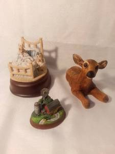 lot 7956 image: Lot of 3 Small Figurines and Music Box John Deere Schmid