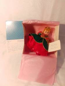 lot 7960 image: Madame Alexander Doll Company The Little Christmas Princess 1995