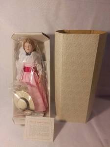 lot 7975 image: Franklin Heirloom Dolls Eliza of South California