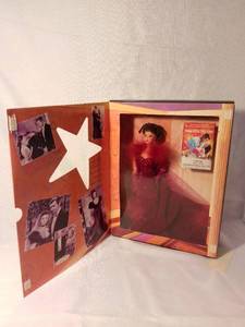 lot 7983 image: Barbie Timeless Treasures Hollywood Legends Collection Scarlett OHara (1994) Gone with the Wind
