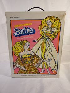lot 9892 image: Golden Dream Vintage Barbie Fashion Doll Trunk