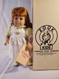 lot 9900 image: Vintage Zook Dolls ��Sunshine�� Limited Edition #125 1985 Signed in Original Box