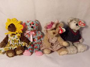 lot 9906 image: Lot of 4 TY Beanie Babies with Original Tags