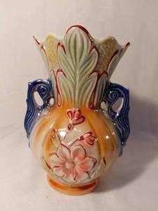 lot 9915 image: Glass Hanpainted Made in Brazil Intricate Vase