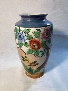 lot 9917 image: Made in Japan Hand Painted Nature Depicted Vase Location Shelf 5