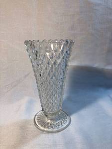 lot 9919 image: Crystal Etched Diamond Designed Vase Location Shelf 5
