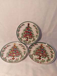 lot 9935 image: Lot of 3 Lefton 1957 Christmas Tree Decorative Plates