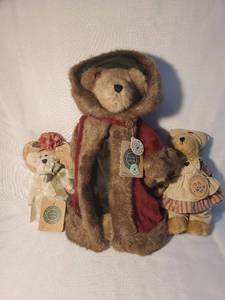 lot 9938 image: Lot of 3 Boyds Bears of Various Sizes The Archive Collectibles