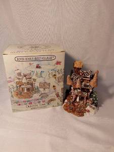 lot 9942 image: 2000 The Boyds Collection Boyds Bearly Built Villages Boyds Town Kringles Village