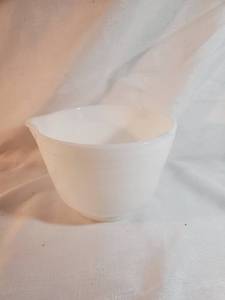 lot 9951 image: PYREX Hamilton Beach #2 Bowl with Spout
