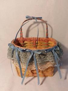 lot 9952 image: Small Hanging Basket with Lace and Blue Ribbon