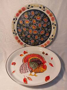 lot 9956 image: Lot of 2 Metal Serving Trays