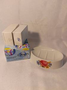 lot 9959 image: Glass Hand Soap Dish with 5 Bars of Soap