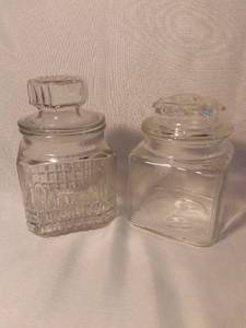 lot 9960 image: Lot of 2 Glass Jars with Lids