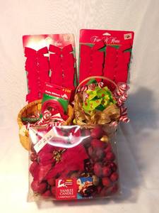 lot 9963 image: Lot of Christmas Bows Ribbon and Christmas Potpourri with Two Baskets