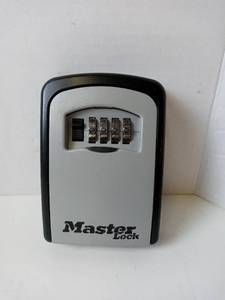 lot 80 image: Master lock wall mounted key lock box