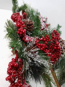 lot 86 image: 6 Pine Cone Garland