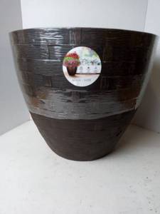 lot 100 image: 16 inch brown planter
